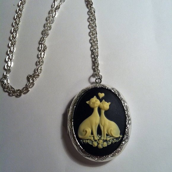 COPY - Christmas Lover Cats Locket Necklace Retro Kitty Cat Cameo - Picture 2 of 4